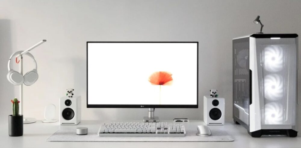 minimalist desk setup pic opt